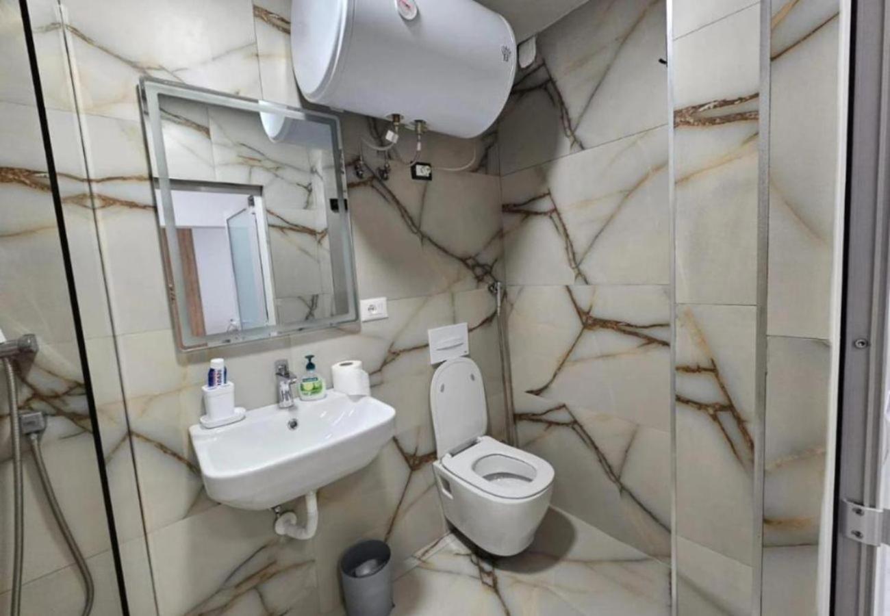 Апартаменты Kalpazo Myslym Shyri Тирана Экстерьер фото