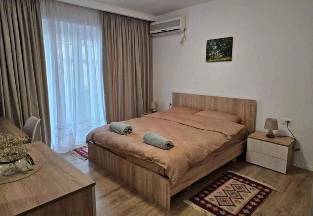 Апартаменты Kalpazo Myslym Shyri Тирана Экстерьер фото